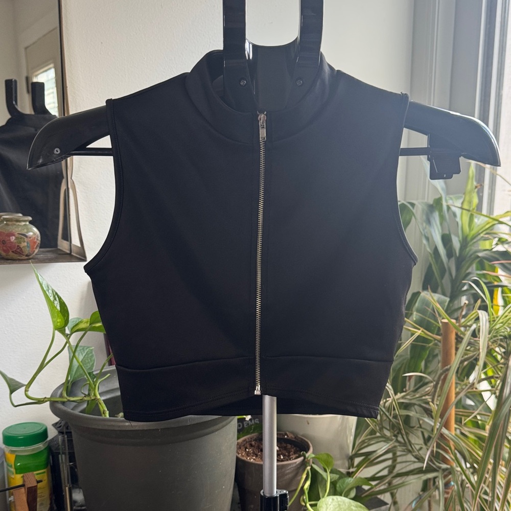 Forever 21 - Black Zip-Up Sleeveless Crop Top